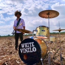 white vinilo